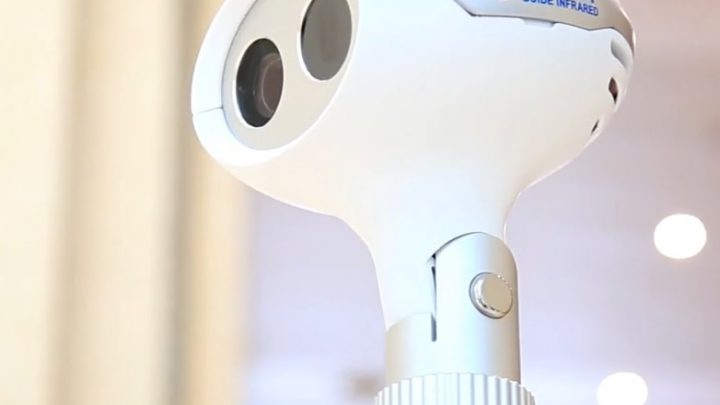 Mierzenie temperatury na lotnisku metodą walki z wirusem