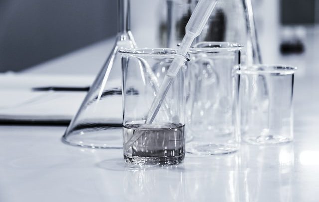 Kursy z chemii – warto korzystać?