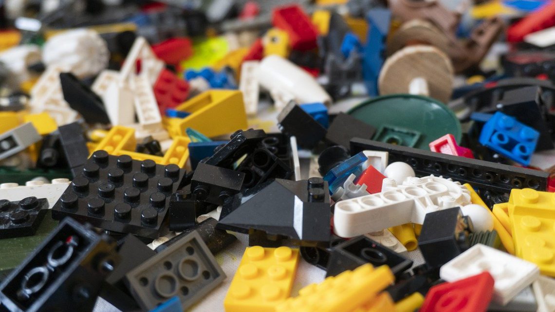 Co zawiera zestaw LEGO 10295?