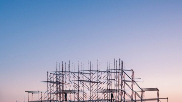 Producent hal magazynowych – czym powinien się charakteryzować