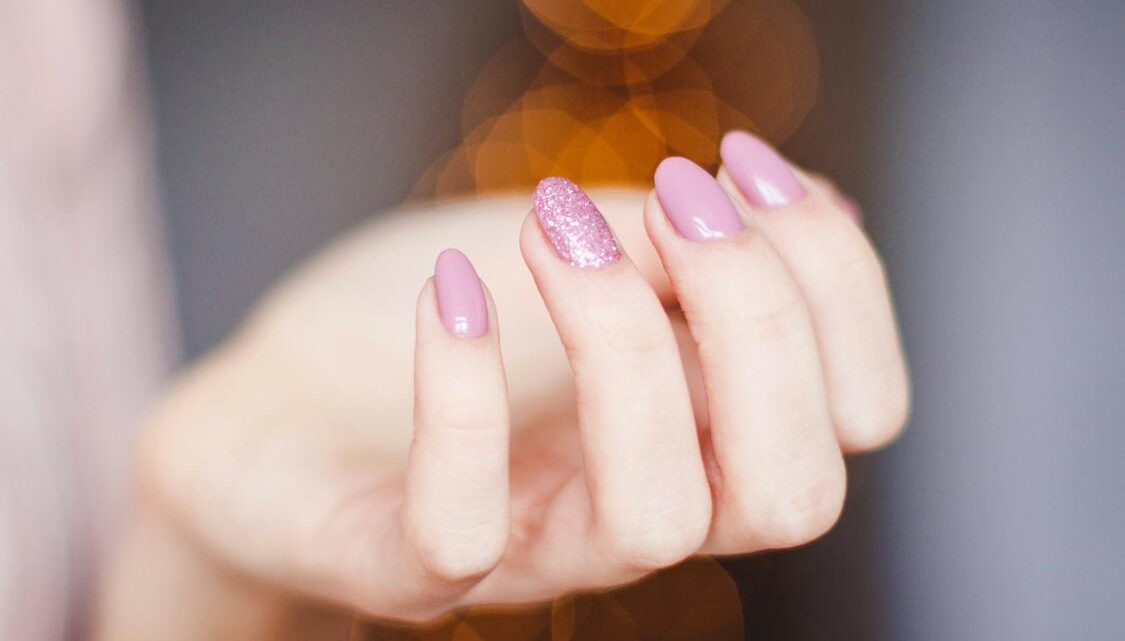 Bazy pod lakier do paznokci jako tajemnica trwałego i zadbanego manicure’u